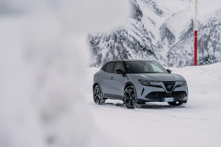 Alfa Romeo Junior Hibrid Q4
