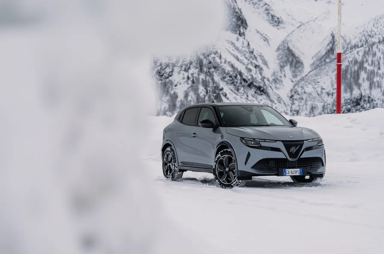 Alfa Romeo Junior Hibrid Q4