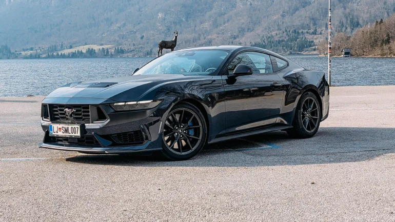 Test Mustang Dark Horse