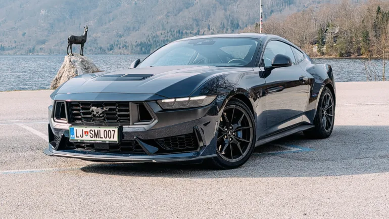 Test Mustang Dark Horse