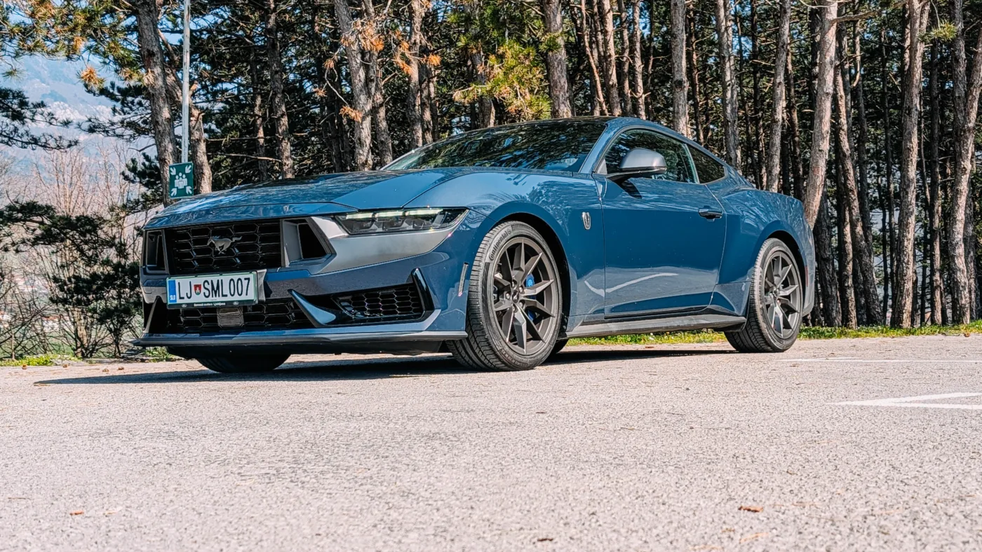 Test Ford Mustang Dark Horse