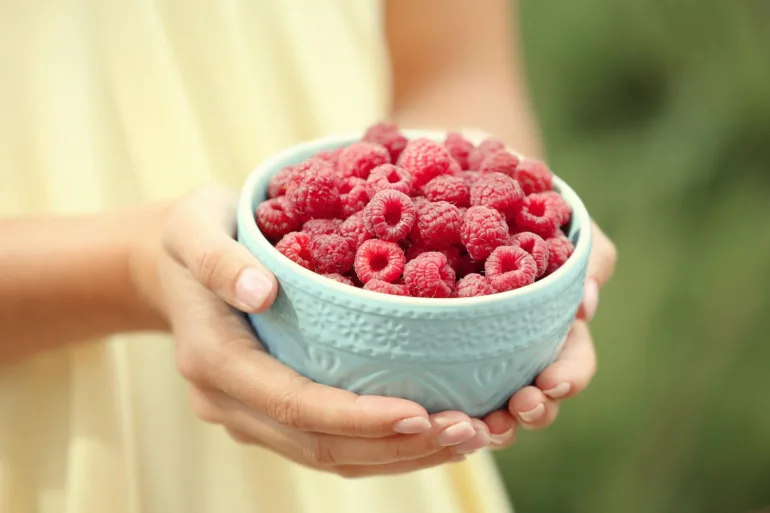 How to wash raspberries properly?